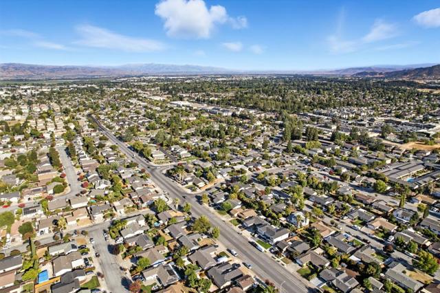 1297 Chesbro Way, Gilroy CA: https://media.crmls.org/mediaz/3a814ab4-c144-4827-85eb-ccb349c0086f.jpg