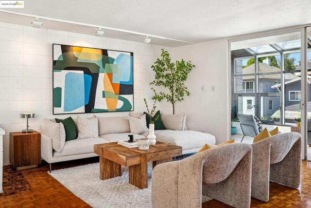 2760 Park Blvd, Oakland CA: https://media.crmls.org/mediaz/3a81579b-1774-4f4b-a0ab-05ee9b141d1d.jpg