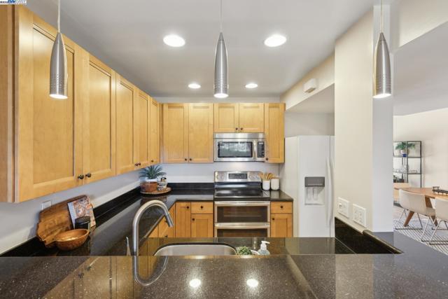 3032 CERRO VISTA, Alameda CA: https://media.crmls.org/mediaz/3a81cac6-e8f5-4630-8ec7-663a5272a496.jpg