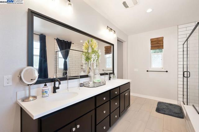 7544 Twin Bridges Ln, Citrus Heights CA: https://media.crmls.org/mediaz/3a82143f-fbe3-41f2-ad7f-f2b4e248101c.jpg