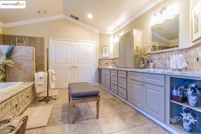 2438 Pinehurst Ct, Discovery Bay CA: https://media.crmls.org/mediaz/3a825f7c-f487-4dbd-856b-6f906a444e0c.jpg
