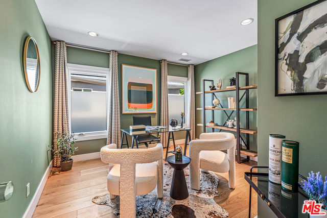 574 N Plymouth Boulevard, Los Angeles CA: https://media.crmls.org/mediaz/3a82b68c-4ebd-4ccd-8582-4d7fc1013754.jpg