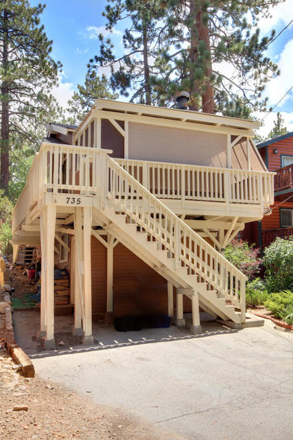 735 Santa Barbara Avenue, Sugarloaf CA: https://media.crmls.org/mediaz/3a8334c9-e126-4374-9318-b0dce7d0b75a.jpg