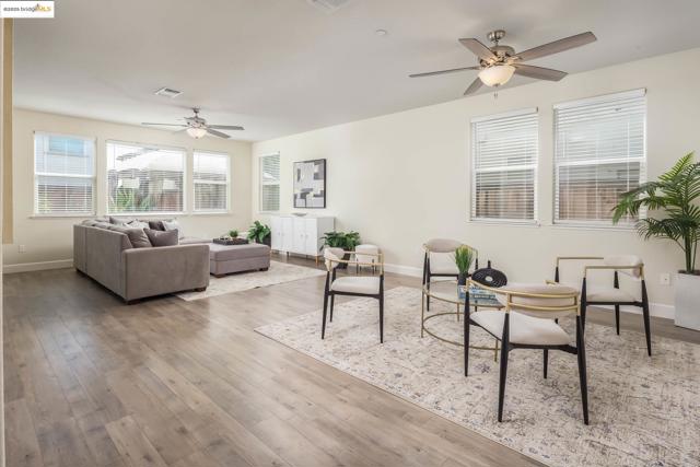270 Guthrie Lane, Brentwood CA: https://media.crmls.org/mediaz/3a836403-d9a5-475c-9746-3d62f0c64a11.jpg