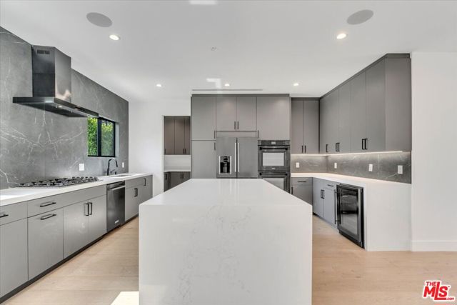 5456 Hazeltine Avenue, Sherman Oaks CA: https://media.crmls.org/mediaz/3a838bbc-45cc-44cf-982f-c42c39468c87.jpg
