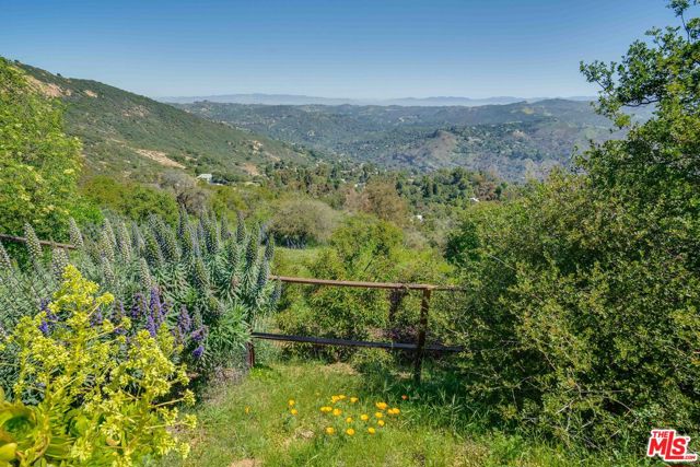 2303 Tuna Canyon Road, Topanga CA: https://media.crmls.org/mediaz/3a84d761-4fc8-4dfb-9e33-a5f34ce8a750.jpg