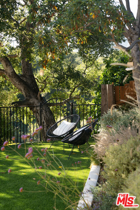 715 Circle Drive, Montecito CA: https://media.crmls.org/mediaz/3a84da7d-8ae3-45fb-a653-cb75e671a35e.jpg