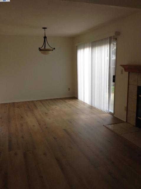 149 Pelican Loop, Pittsburg CA: https://media.crmls.org/mediaz/3a84deea-ff5c-4071-a420-c94ea4d47ad5.jpg