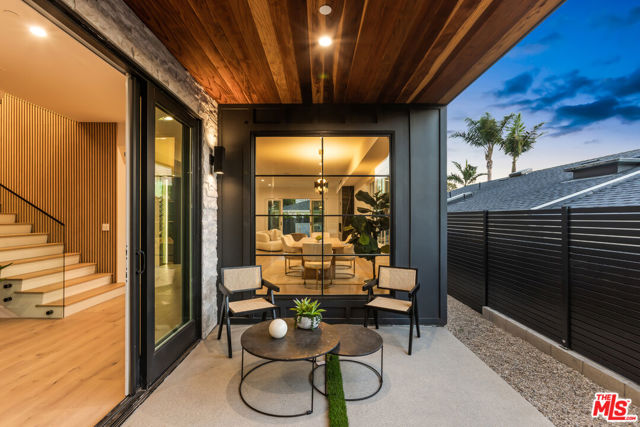908 Rosecrans Avenue, Manhattan Beach, California 90266, 5 Bedrooms Bedrooms, ,1 BathroomBathrooms,Residential,For Sale,Rosecrans,25547139
