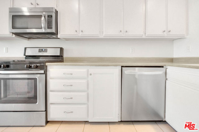 4311 Colfax Avenue, Studio City CA: https://media.crmls.org/mediaz/3a85e63f-0322-4b56-b3e9-e66b7f3663b5.jpg