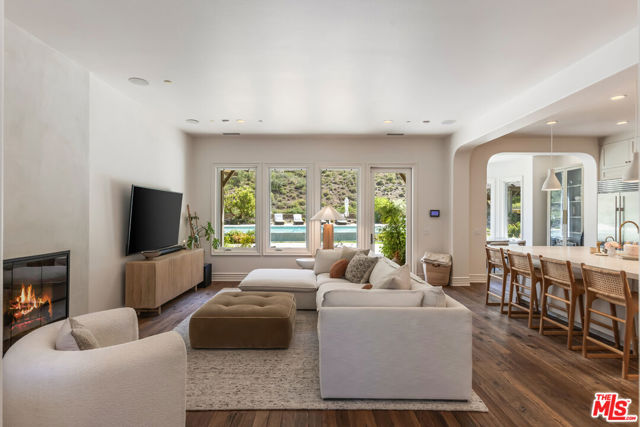 2052 Shadow Creek Drive, Agoura Hills CA: https://media.crmls.org/mediaz/3a862e74-29f3-4f87-b4de-2c95e05eadcf.jpg