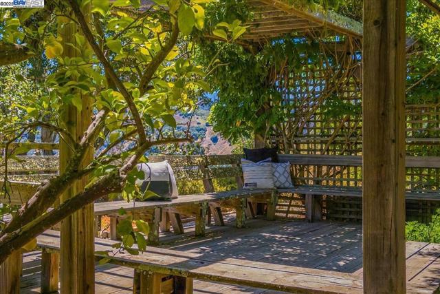 15335 Via Los Tulares, Carmel Valley CA: https://media.crmls.org/mediaz/3a8653f8-5e5c-495b-af9a-c33b5cf711f8.jpg