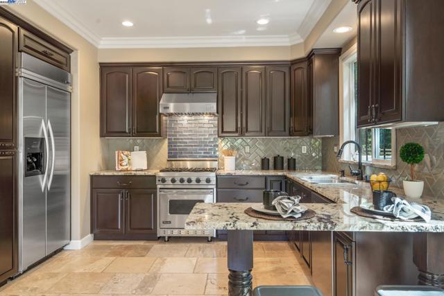 5989 Hillbrook Pl, Dublin CA: https://media.crmls.org/mediaz/3a867d08-2ab7-4f4d-a613-bf4a86663d7b.jpg