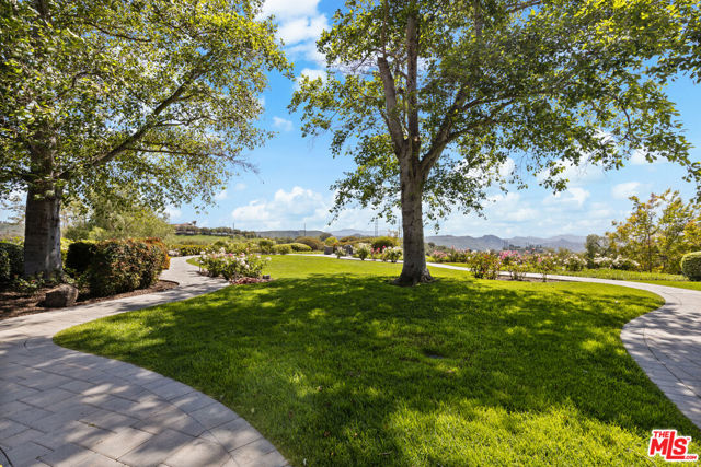 13418 Nightsky Drive, Camarillo CA: https://media.crmls.org/mediaz/3a86950b-9bb3-4a40-8699-812d5b21c2bd.jpg