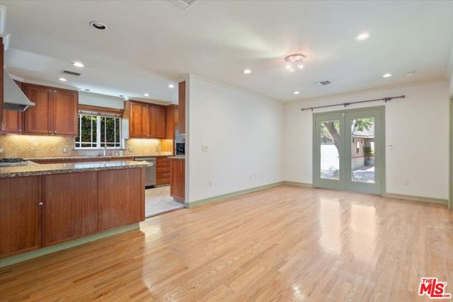 4385 Camellia Avenue, Studio City CA: https://media.crmls.org/mediaz/3a871b48-98c8-4582-8c45-12e13375ee1a.jpg