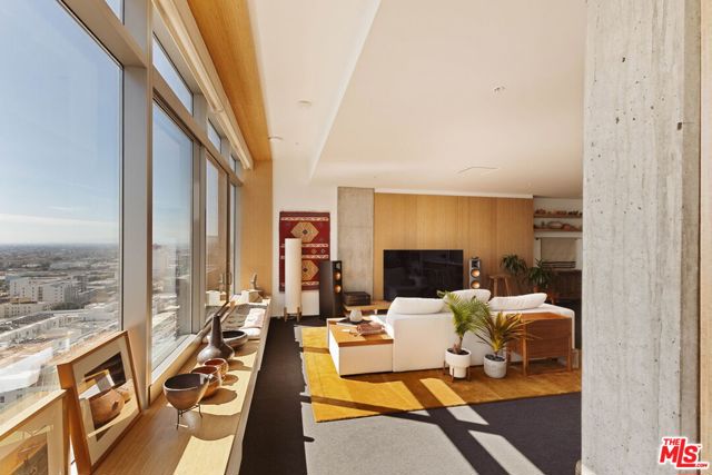 1155 S Grand Avenue, Los Angeles CA: https://media.crmls.org/mediaz/3a87260d-fcbd-4792-8912-b51e95b5bae0.jpg