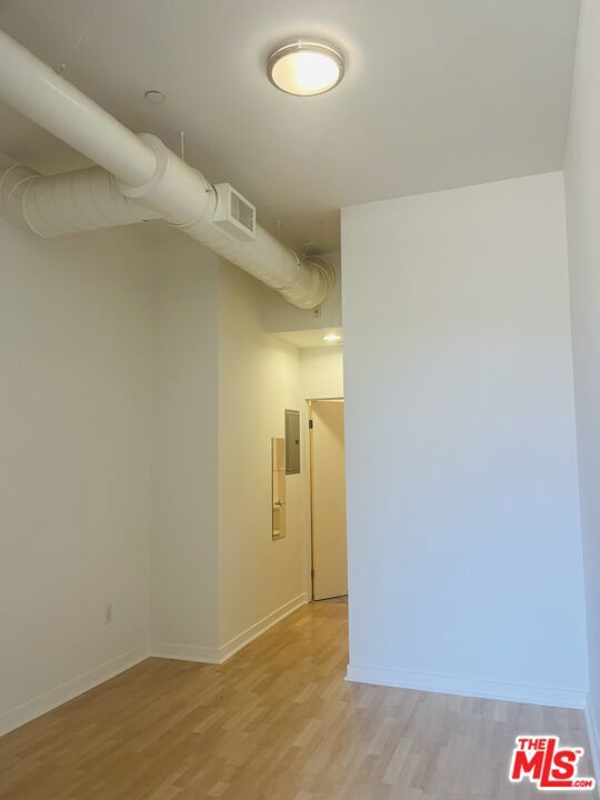 1912 Broadway, Santa Monica CA: https://media.crmls.org/mediaz/3a879cc4-0991-47d7-9820-03e3a57fbed8.jpg