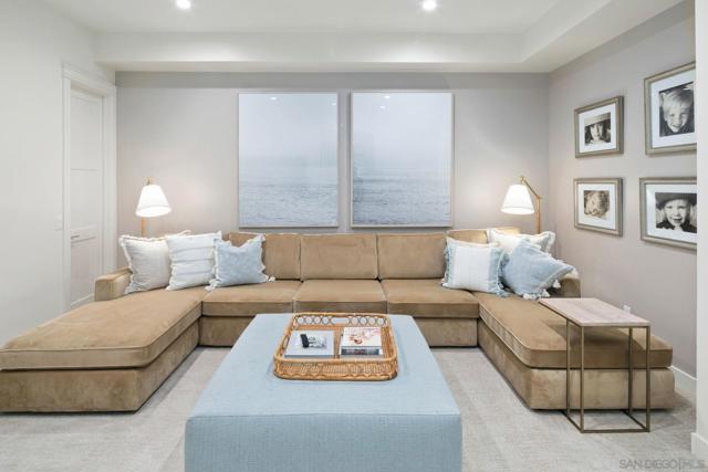 552 G Avenue, Coronado CA: https://media.crmls.org/mediaz/3a880b94-1ec7-4e7d-a10a-79fb1876e6dc.jpg