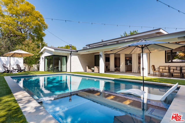 4961 Noeline Avenue, Encino CA: https://media.crmls.org/mediaz/3a8834ca-3895-496d-9670-b721fb79381b.jpg
