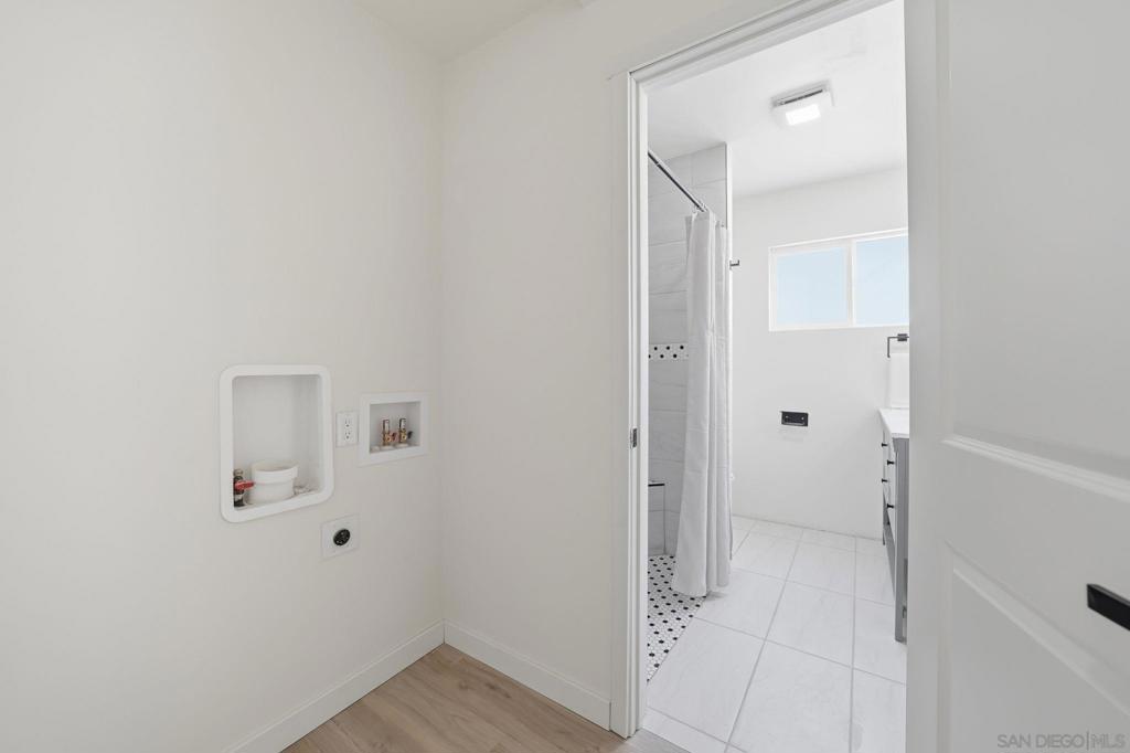 MLS #250045040SD image #32