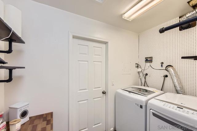 9477 Ronnie Ct, Santee CA: https://media.crmls.org/mediaz/3a88bde9-7de2-46b7-855d-1bc5a5bf3eb7.jpg