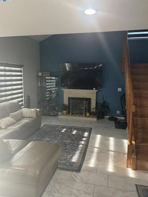 6649 Bunker Hill Ct, San Jose CA: https://media.crmls.org/mediaz/3a88c6a1-a941-4923-a05c-f533f3e89d48.jpg