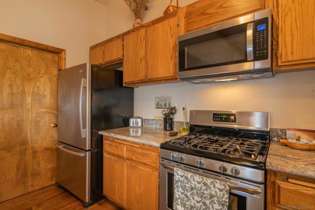 39470 Lake Dr, Big Bear CA: https://media.crmls.org/mediaz/3a89451a-9f5a-404e-b2ea-19a7af6cb979.jpg