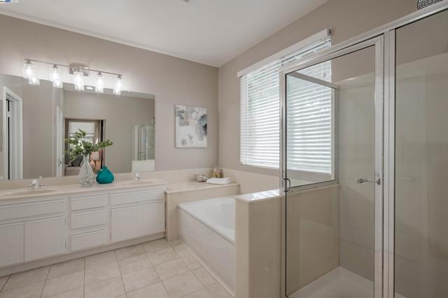 Image 22 of 29 For 440 Navaro Pl  115