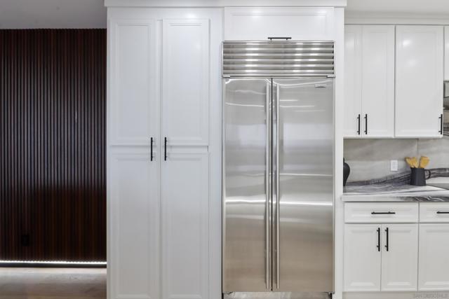 700 Front St, San Diego CA: https://media.crmls.org/mediaz/3a89e716-fb23-4603-b436-a4f08a1fc7f7.jpg