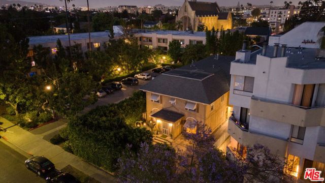 320 Westminster Avenue, Los Angeles CA: https://media.crmls.org/mediaz/3a8a224a-57ae-4222-84d1-6d8d1a61f8ed.jpg
