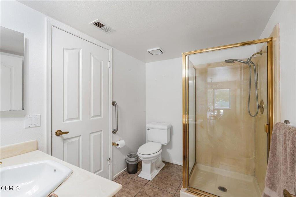 https://media.crmls.org/mediaz/3a8a4bd7-27fa-4719-90c4-3bc89cab71c7.jpg?preset=X-Large
