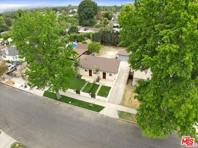 6915 Encino Avenue, Van Nuys CA: https://media.crmls.org/mediaz/3a8a6f4a-9a1c-48b0-aad8-18861d072584.jpg