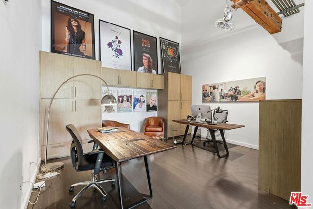 530 S Hewitt Street, Los Angeles CA: https://media.crmls.org/mediaz/3a8a7e42-02b8-41cc-a4cf-17f91ee30de4.jpg