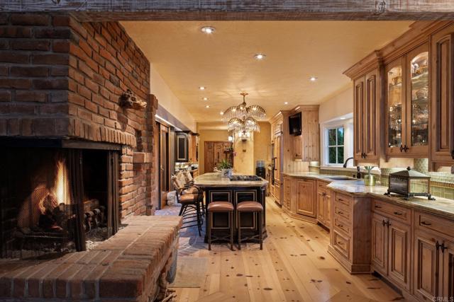 200 Neptune Avenue, Encinitas CA: https://media.crmls.org/mediaz/3a8ab1b4-6b0b-4c71-898a-07380762f117.jpg