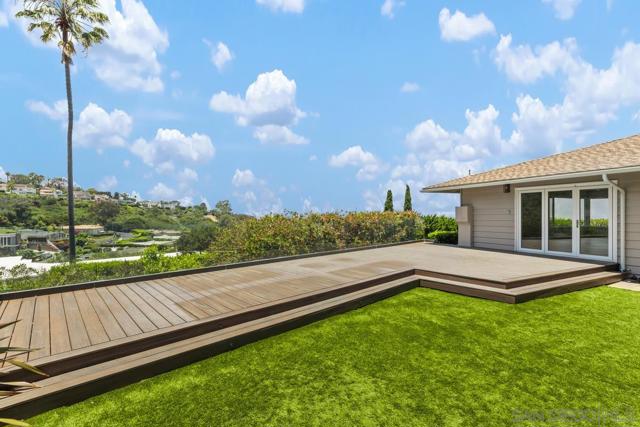 7246 Rue De Roark, La Jolla CA: https://media.crmls.org/mediaz/3a8ac21f-9ab9-4448-a032-df07156ccb6b.jpg