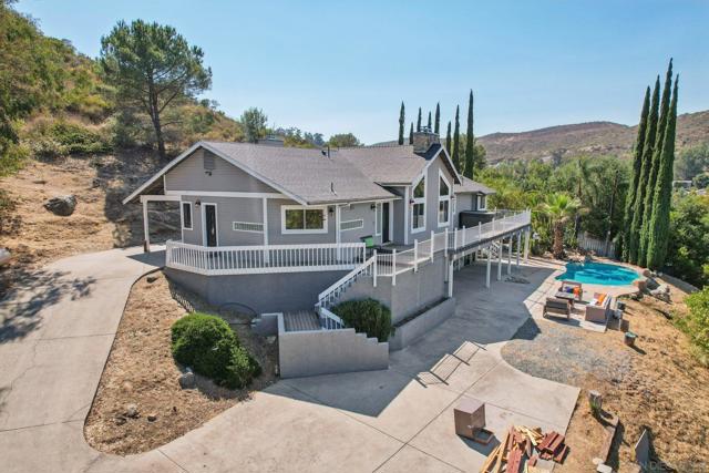 11810 Hi Ridge Rd, Lakeside CA: https://media.crmls.org/mediaz/3a8aee19-586e-4075-9450-078e9af74d4d.jpg
