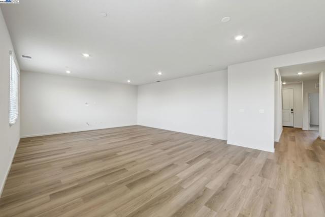 4111 Markovich Court, Richmond CA: https://media.crmls.org/mediaz/3a8af2dc-08c8-4a8c-a4ad-03aa9a19fb1a.jpg