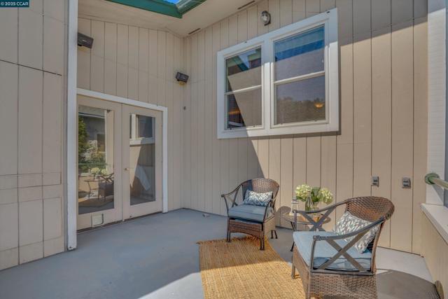 1027 W Arlington Way, Martinez CA: https://media.crmls.org/mediaz/3a8b0ccf-4094-44d4-96c6-782e56560466.jpg