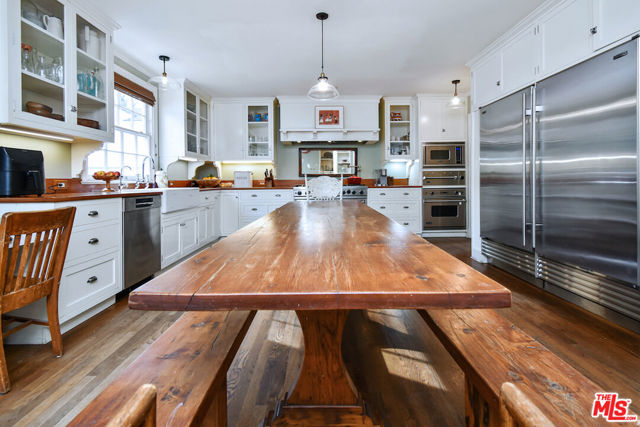 4444 Libbit Avenue, Encino CA: https://media.crmls.org/mediaz/3a8b1bfa-3885-4856-afb7-ae3bbf285cd8.jpg