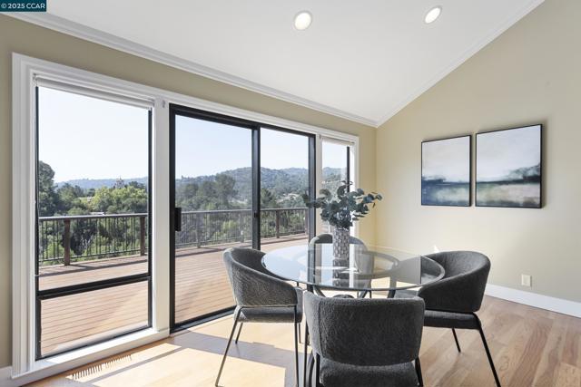 25 Watchwood Ct, Orinda CA: https://media.crmls.org/mediaz/3a8b9873-262f-4f99-b301-77efabf27418.jpg