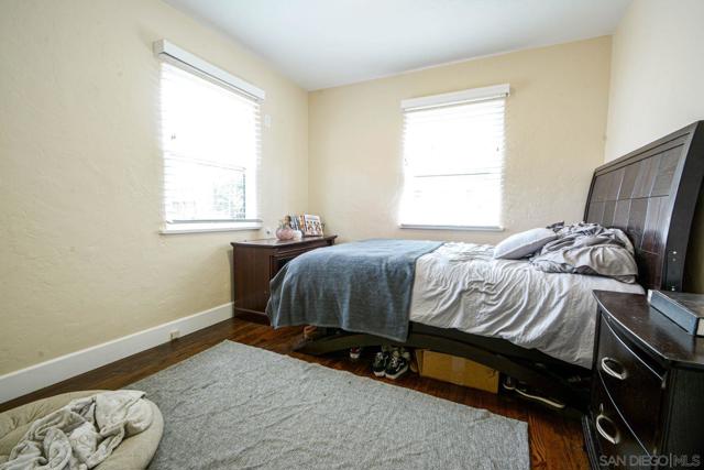 4445 50th St, San Diego CA: https://media.crmls.org/mediaz/3a8bdfb9-0c49-4a77-b8e9-094416f2362b.jpg