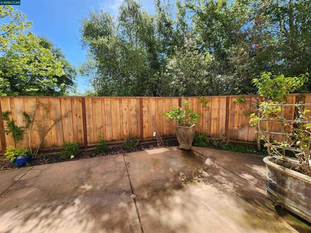 617 S Blackbrush Ln, San Ramon CA: https://media.crmls.org/mediaz/3a8c61e2-7c8e-4513-9a98-606717bbf024.jpg