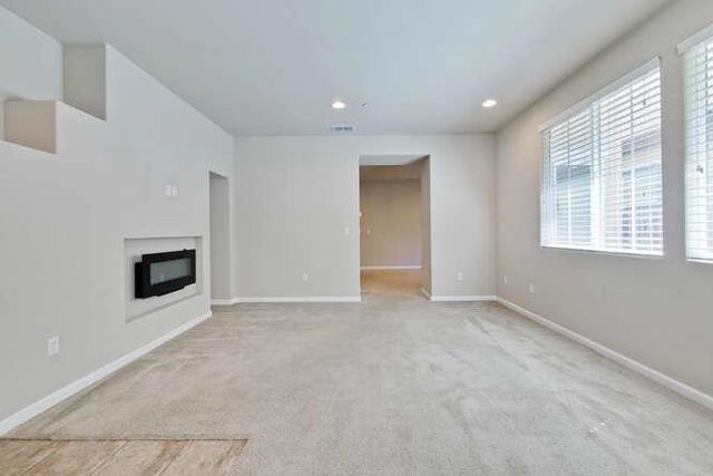 525 Aspen Place, East Palo Alto CA: https://media.crmls.org/mediaz/3a8c6291-d0d9-43b3-9dba-c858b855f9ce.jpg