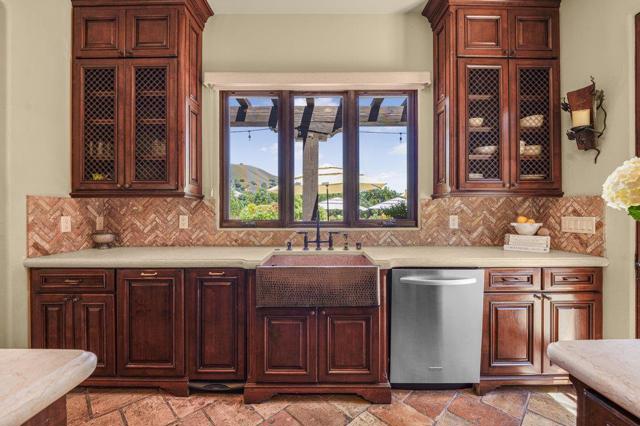 12240 Heritage Way, Gilroy CA: https://media.crmls.org/mediaz/3a8d5627-ca10-4878-975b-e30f861bb59c.jpg