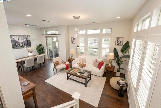 2835 Alvarado Ave, San Mateo CA: https://media.crmls.org/mediaz/3a8d61a9-e946-4e25-85a5-74cfed80ad4e.jpg
