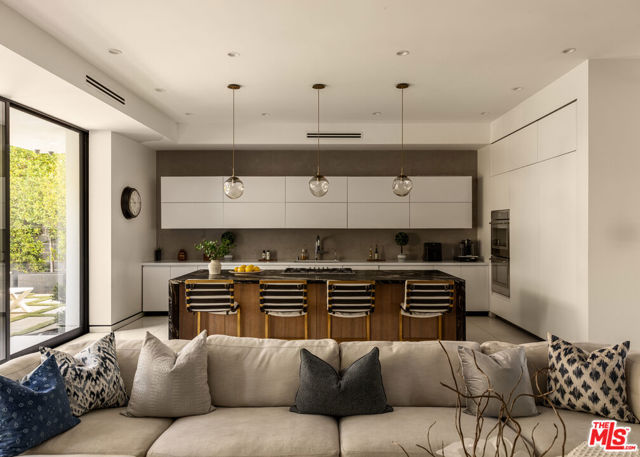6509 Colgate Avenue, Los Angeles CA: https://media.crmls.org/mediaz/3a8da157-110a-47a1-a52d-db9bd9a29f58.jpg