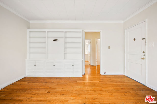 1323 N OLIVE Drive, West Hollywood CA: https://media.crmls.org/mediaz/3a8dd60f-32dc-448d-87b1-d39a7db5c269.jpg