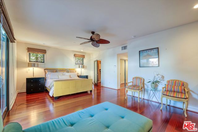 130 N Swall Drive, Beverly Hills CA: https://media.crmls.org/mediaz/3a8dd72a-fbb2-4c64-ae83-8e8f9c6e03d7.jpg