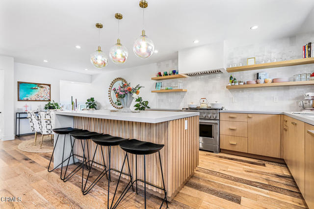 Detail Gallery Image 7 of 28 For 14 Bermuda Ct, Manhattan Beach,  CA 90266 - 2 Beds | 2/1 Baths
