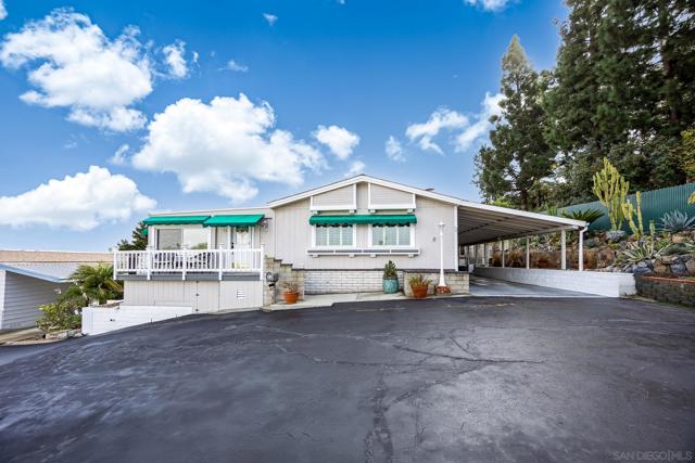 2130 Sunset Dr, Vista CA: https://media.crmls.org/mediaz/3a9109be-86d5-42b8-89be-dd6a4d408039.jpg